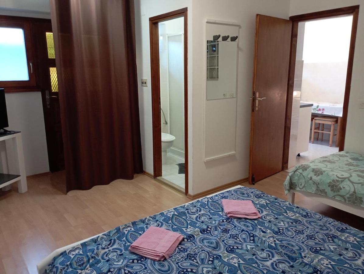 Apartments Mare Новиград Экстерьер фото